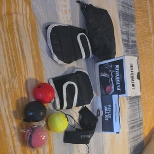 Reflex Ball Kit with Black and White Gloves